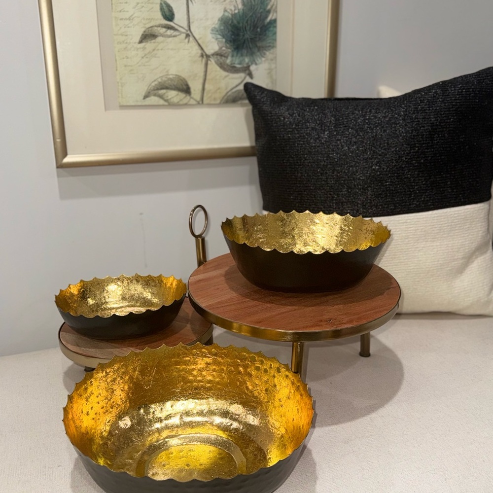 Elegant Gold and Black Decorative Bowls